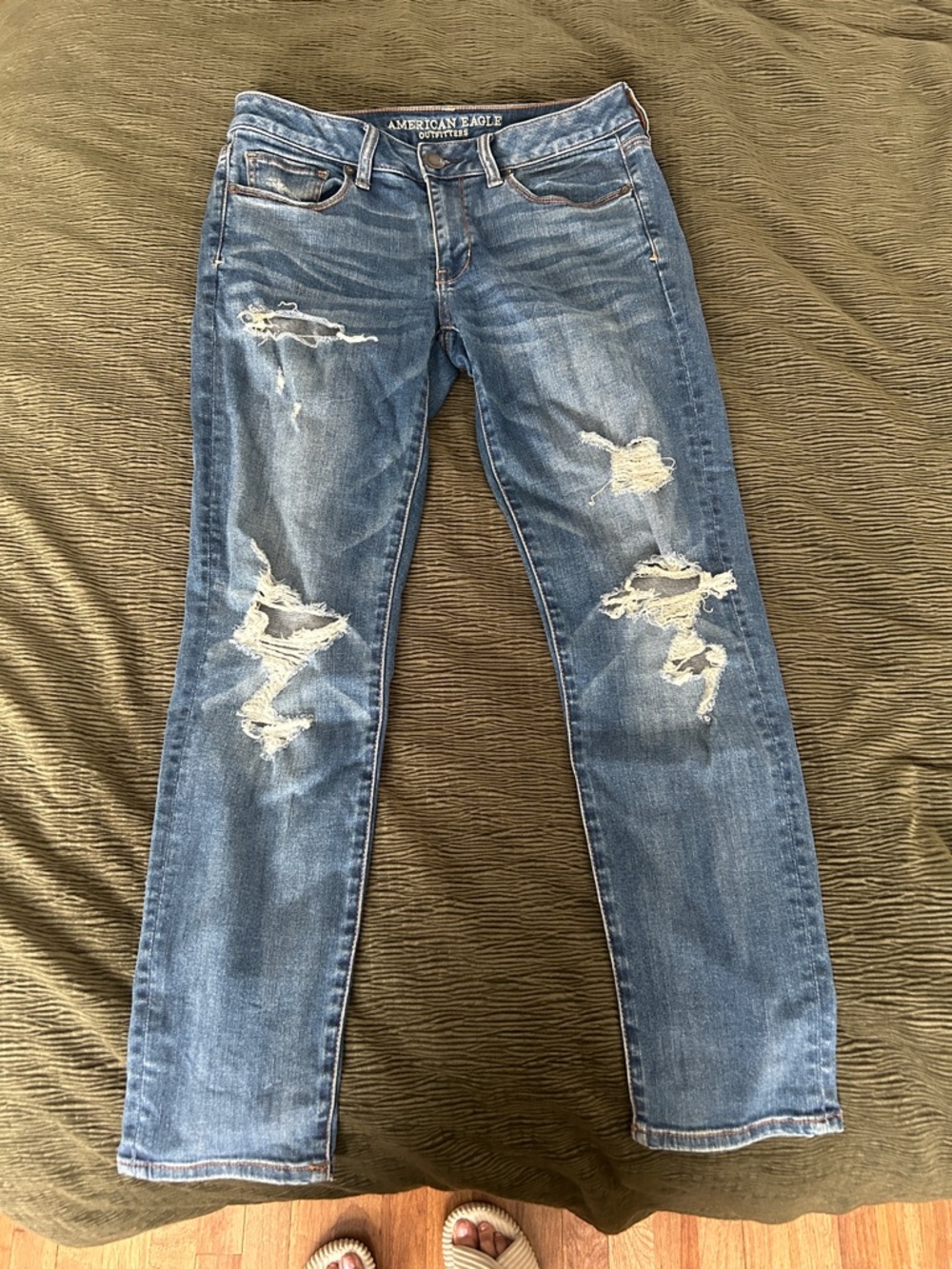 American Eagle Outfitters Women's Light Blue Ripped stretch Skinny Jeans 6 short